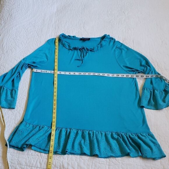 TINT & SHADOW Eyelet Trim Peasant Top - Picture 5 of 13